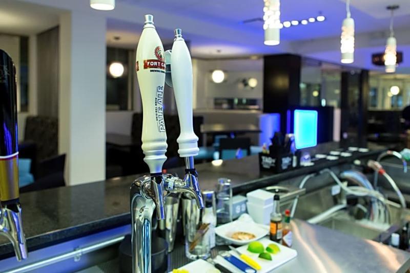 The Grand Winnipeg Airport Hotel By Lakeview Exteriör bild